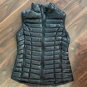 Mountain Hardwear Women's Black Quilted Q.Shield 800 down